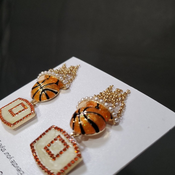 Baublebar shoot your shot gold net pearl rim ruby pave basketball earrings new - Picture 7 of 8